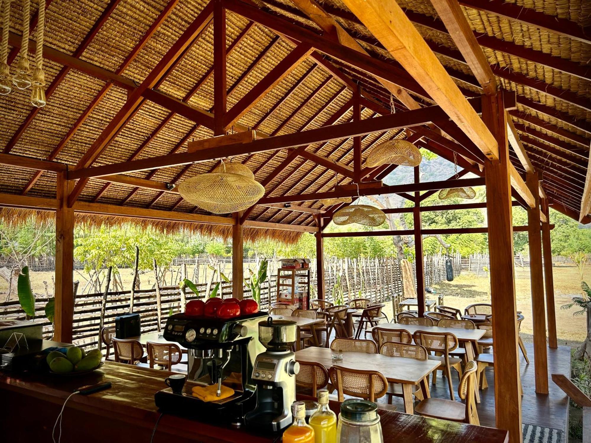 Damai Bungalows Maluk ภายนอก รูปภาพ